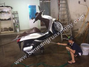 Bàn nâng không khóa gài khá dễ sử dụng