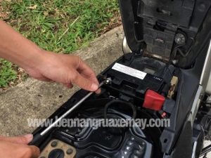 cach-su-dung-binh-ac-quy-12v-cho-xe-may (1)